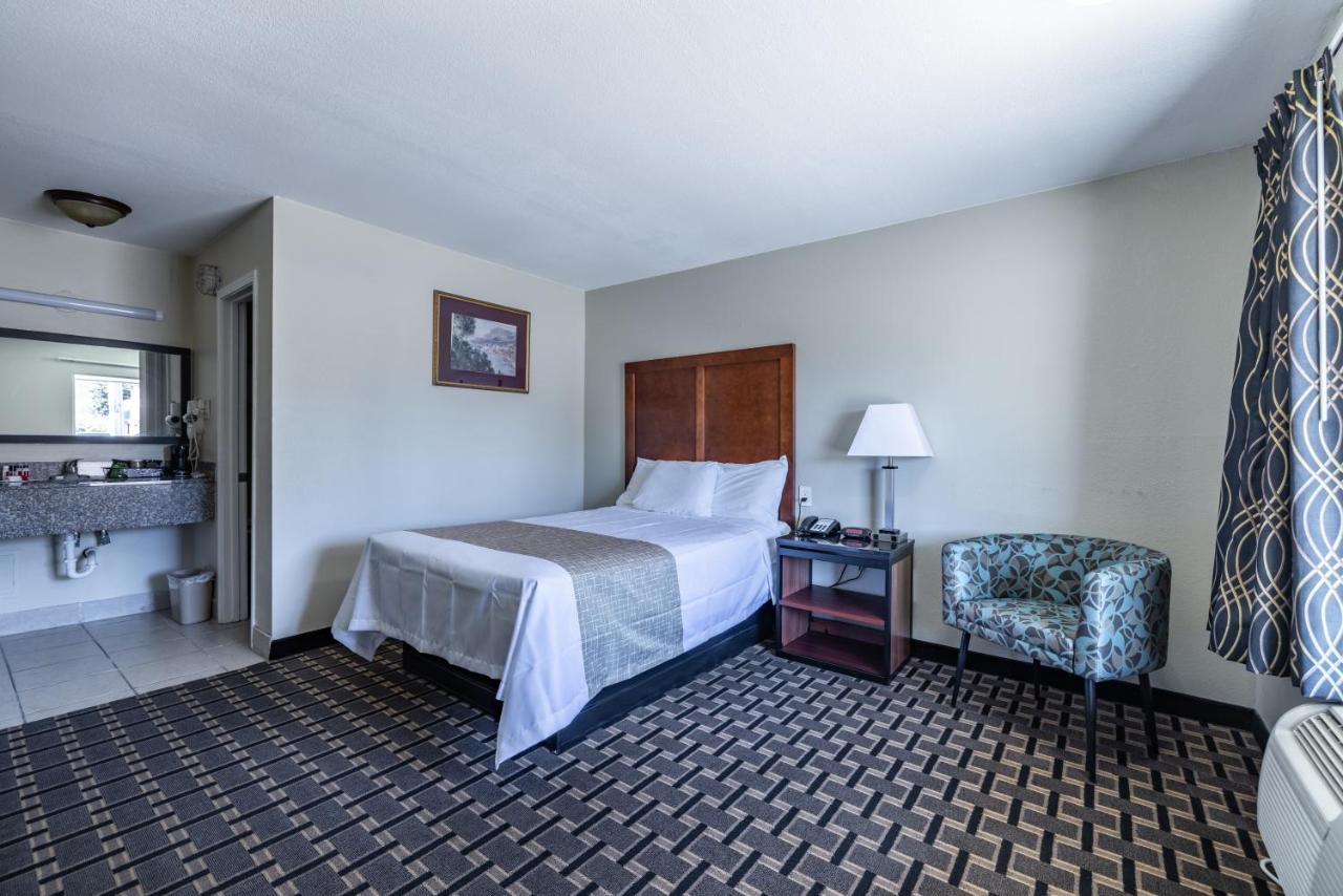 Travelodge By Wyndham Jackson I-40 Exit 82 מראה חיצוני תמונה